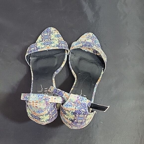 BRAND NEW NICOLE MILLER ADJUSTABLE BUCKLE ANKLE STRAP POINTED TOE  SANDAL - Picture 8 of 14